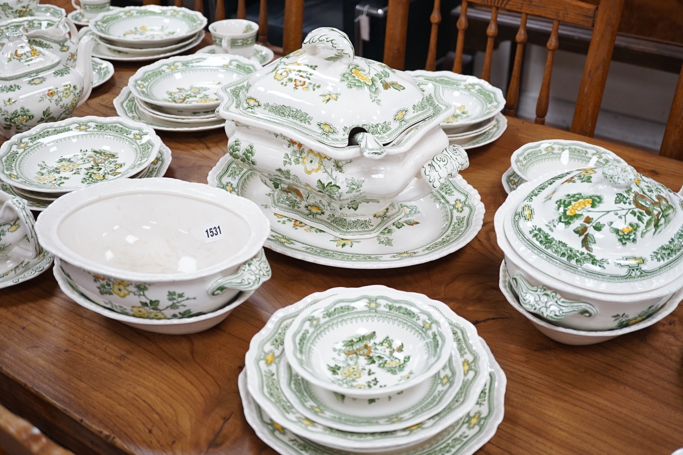 A complete Masons Ironstone Manchu pattern dinner service (settings for twelve persons), comprising twelve dinner plates, twenty-two dessert plates, twelve side plates, twelve soup dishes, twelve bowls, carrying plate, e